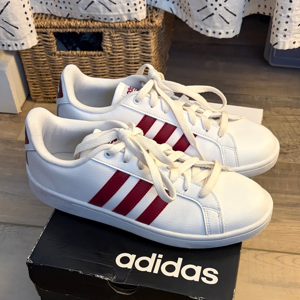 Adidas Classic White and Maroon Shoes - Picture 3 of 7